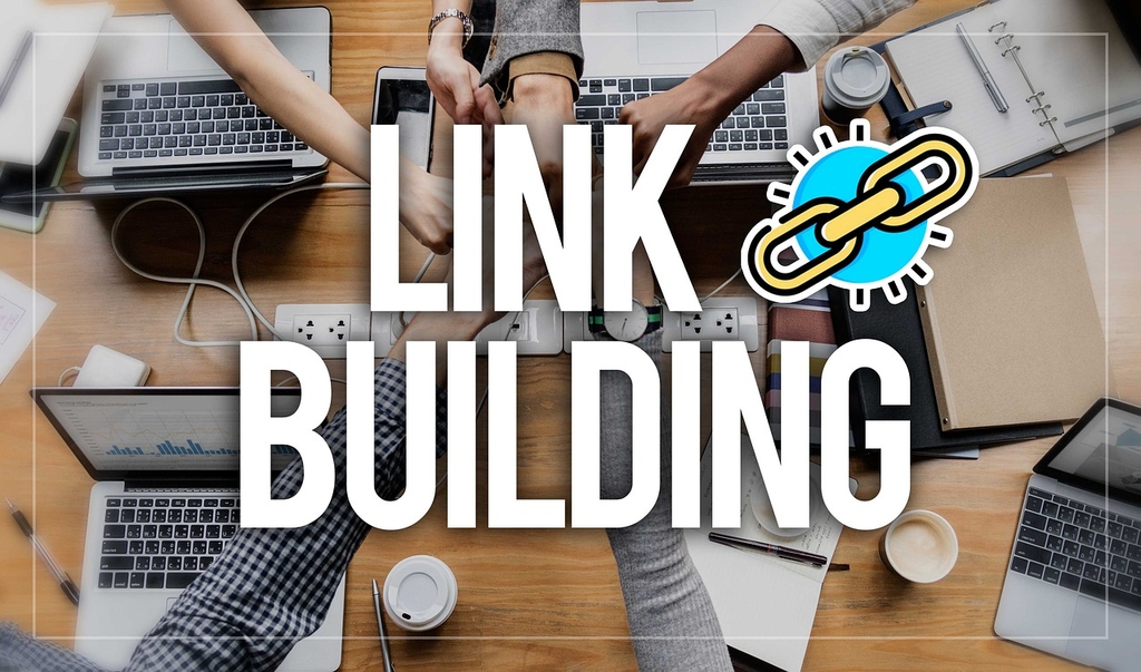 What is a link farm and why should it be avoided?