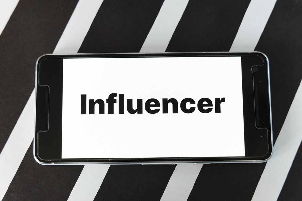 How does influencer marketing impact SEO?