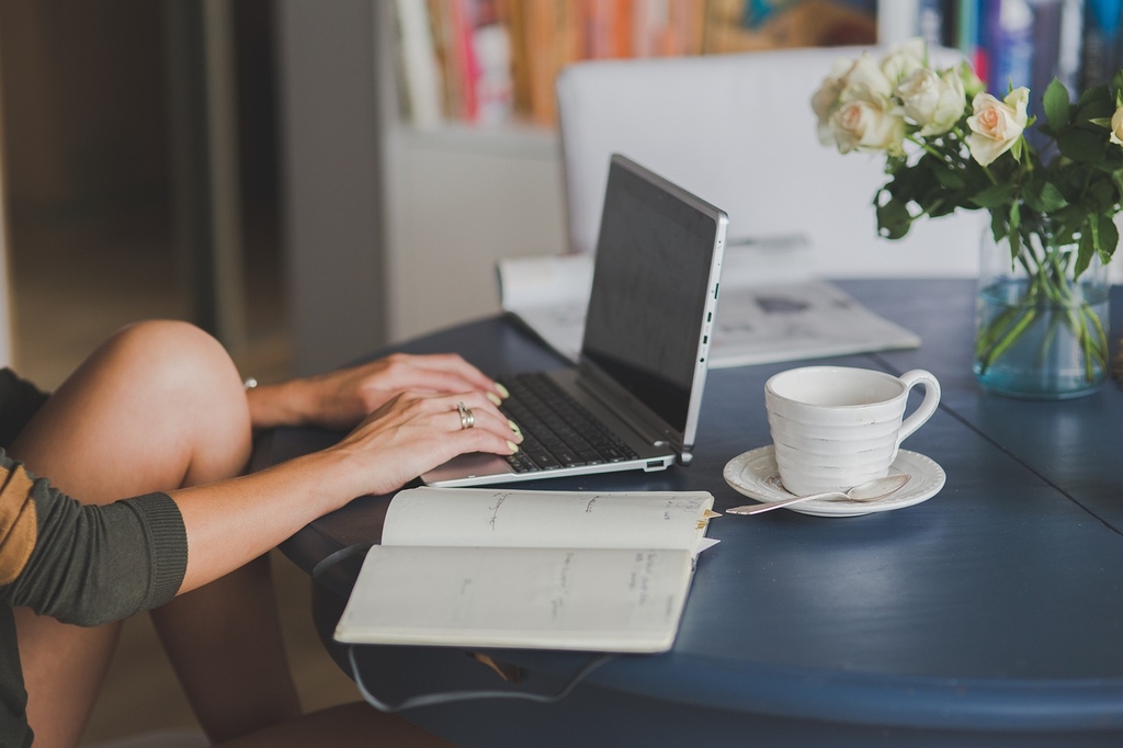 Building Topical Authority Through Thematic Blog Clusters