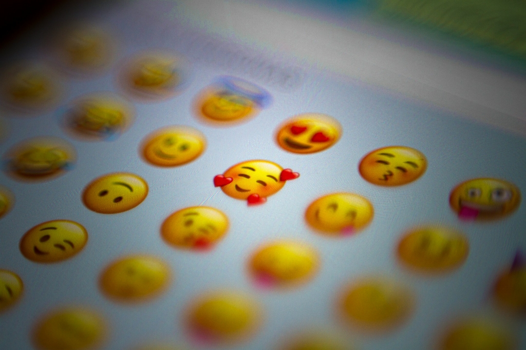 Emojis in Meta Titles: Do They Improve CTR?